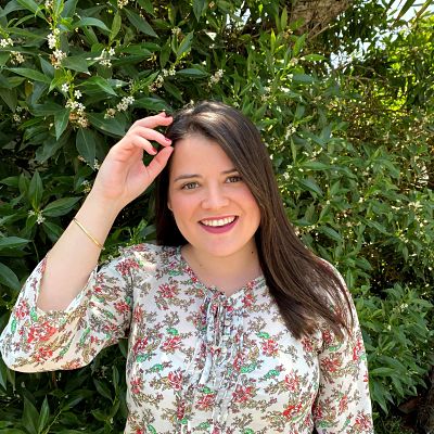 Daniela Del Carpio Psicóloga con enfoque en Terapia Cognitivo Conductual, Terapia Racional Emotiva, Terapia de Aceptación y Compromiso